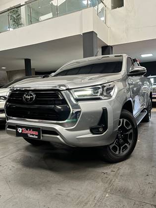 TOYOTA HILUX 2.8 D-4D TURBO DIESEL CD SRX 4X4 AUTOMÁTICO TOYOTA HILUX 2.8 D-4D TURBO DIESEL CD SRX 4X4 AUTOMÁTICO